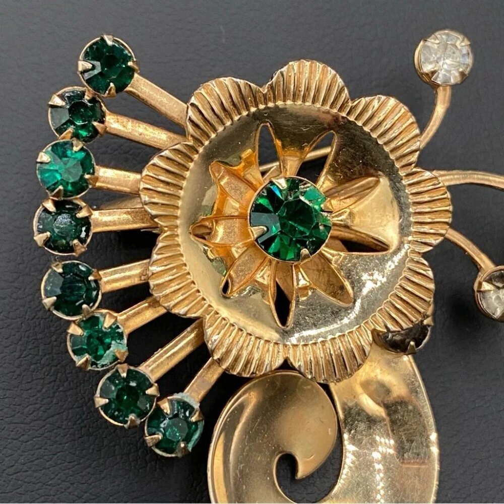 Vintage 1950s Emerald Green Sparkly Starburst Brooch - Picture 3 of 9